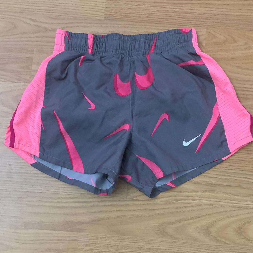 Nike Girls Athletic Shorts in Gray and Pink Size Small 8/9